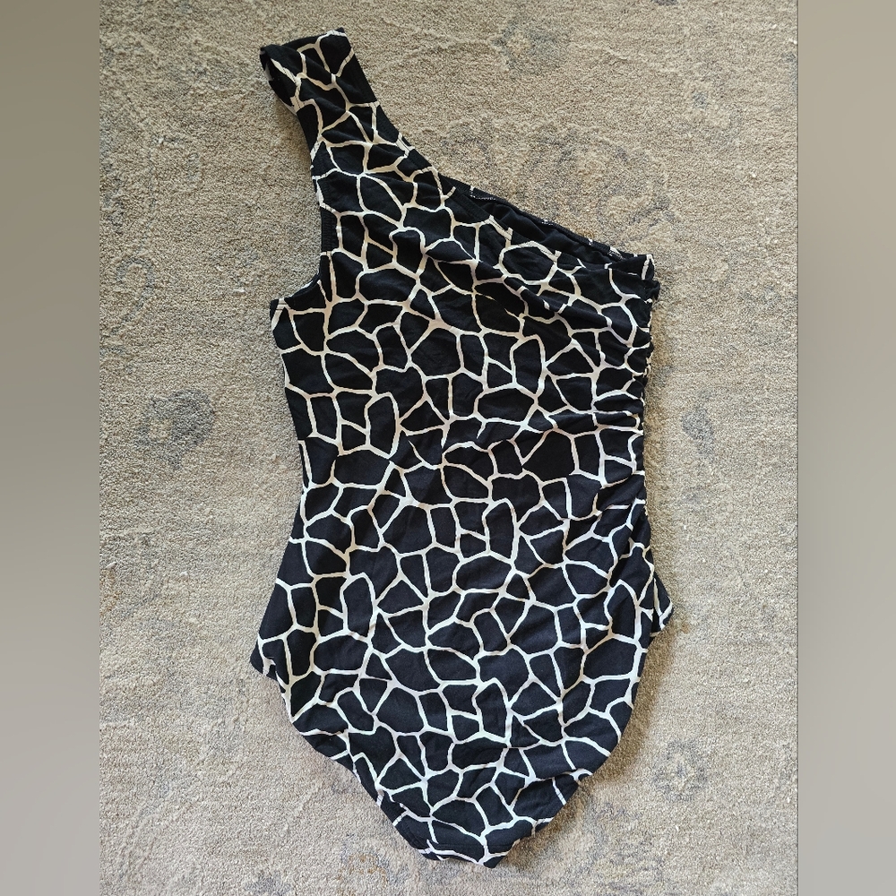 MK Michael Kors Black White Giraffe One-Shoulder One Piece Swimsuit - Picture 2 of 8